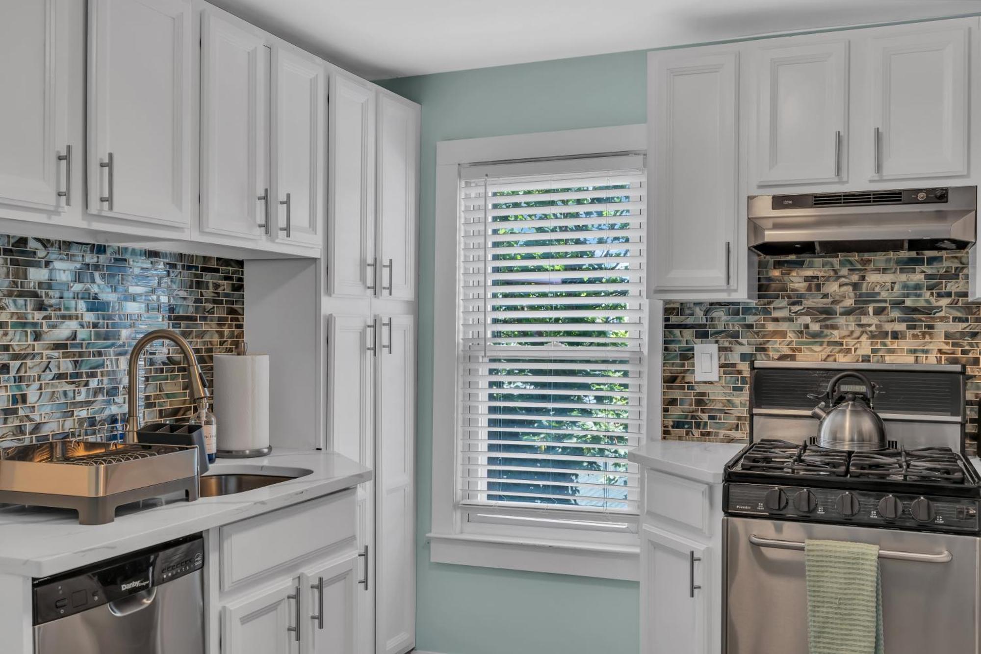 6-Min Walk To Asbury Park & Og Main St - Updated & Cozy Apartment In Historic Ocean Grove - Fire Pit & Patio - Fast Wi-Fi 외부 사진